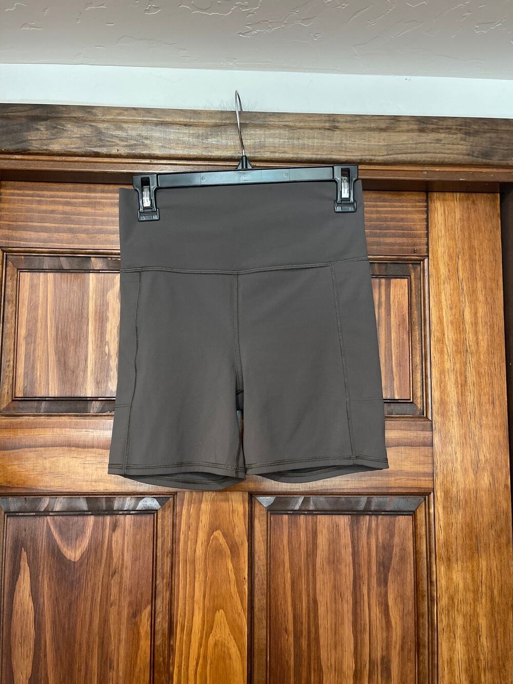 VUORI Bike Shorts military green size small
